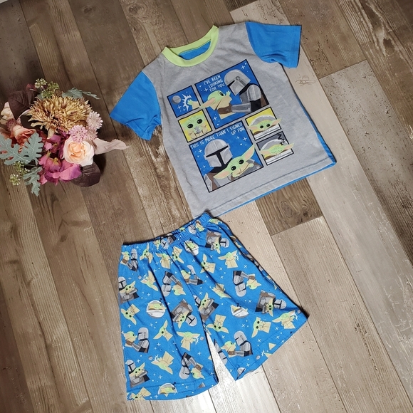 Baby Yoda Boys Pajamas Star Wars The Mandalorian Shirt Shorts Set Size XS EUC - Picture 8 of 9